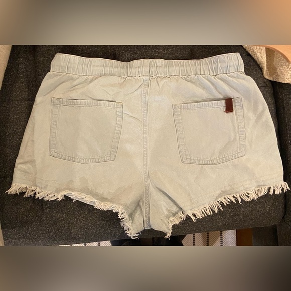 Roxy shorts - Picture 4 of 7